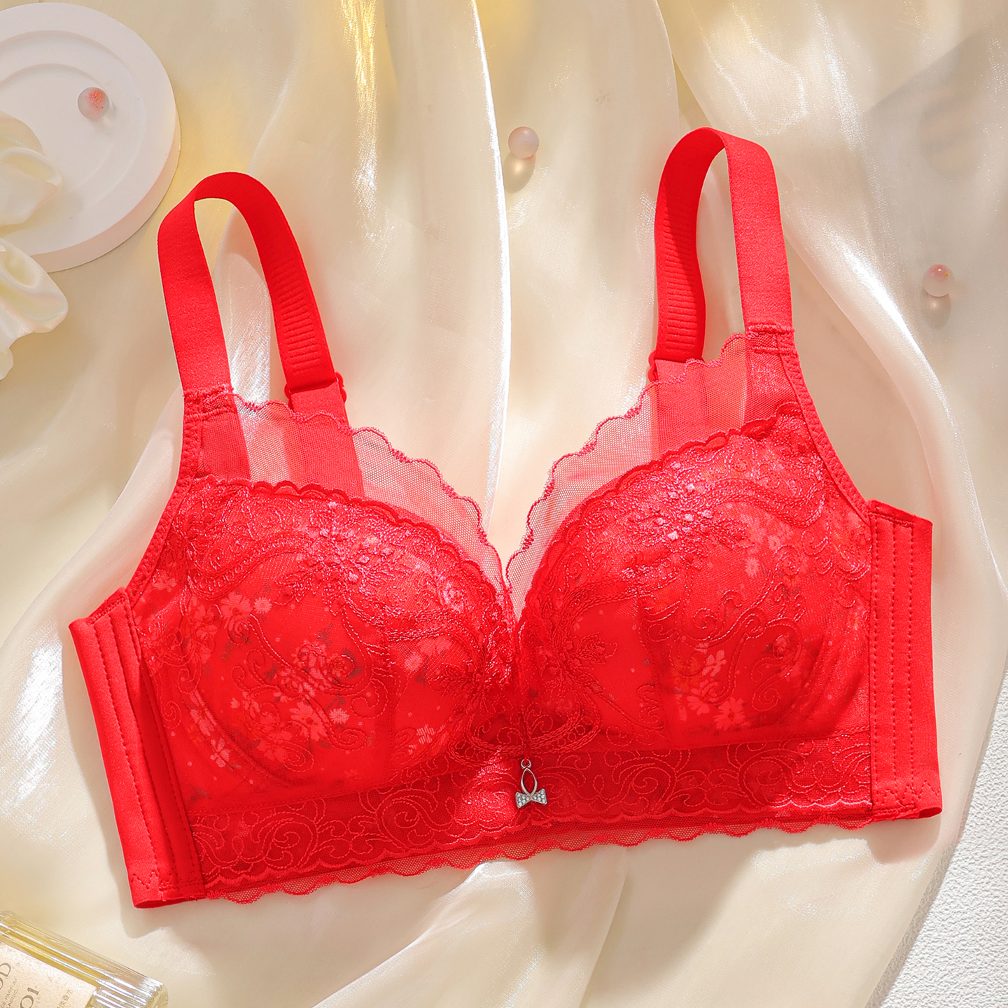 大红色聚拢女文胸上薄下厚款套装