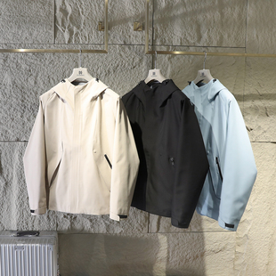 户外男士 春秋新款 迪款 连帽运动防水软壳冲锋衣夹克潮 柜2700