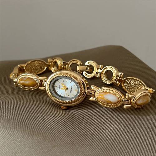 New Vintage Women's Watch with Colored Gemstones Light Luxur