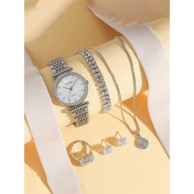 Fashionable and luxurious diamond-encrusted round dial women
