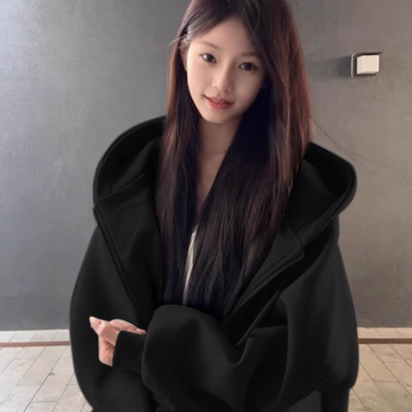 黑色女士卫衣2025新款早秋冬季加绒韩里韩气巨好看的穿搭开衫外套