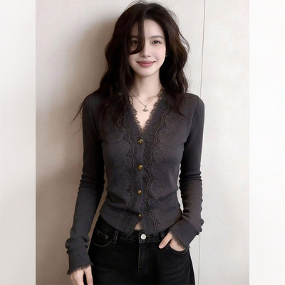 轻奢风深灰色V领蕾丝边针