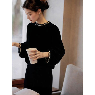 法式设计感黑色丝绒上衣