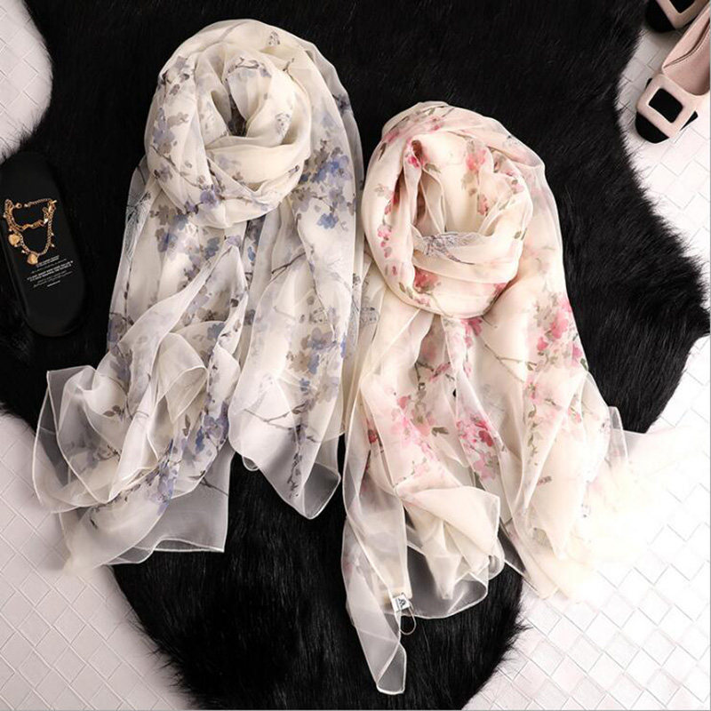 GENODA歌诺达春夏新品女士韩版仿真丝丝巾梅花图案出游沙滩巾