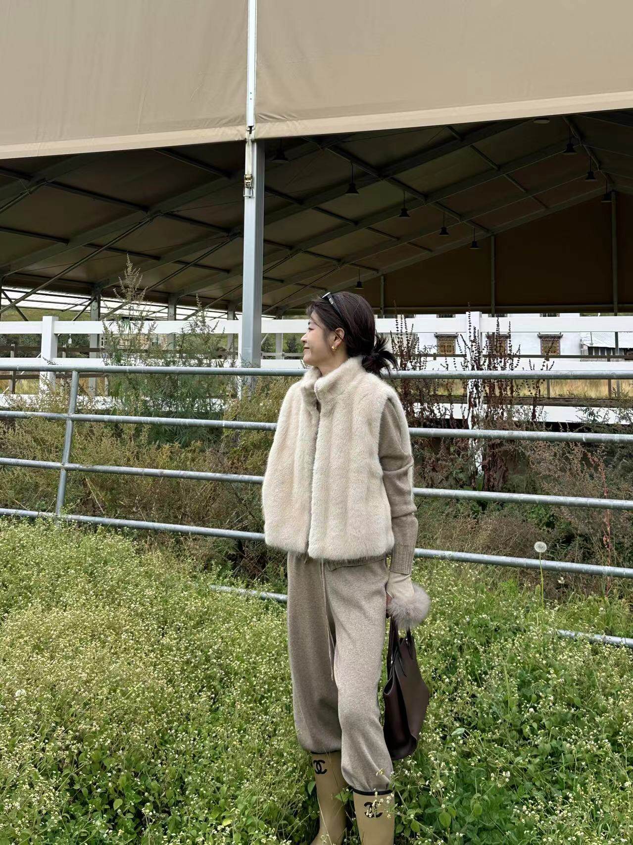 SOUL素予韩系环保皮草立领马甲女2026冬新款时尚叠穿无袖毛毛外套