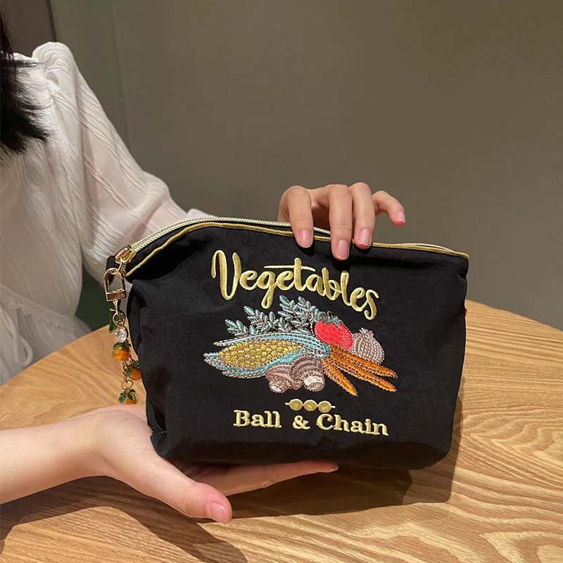 就想要这么一款精致的化妆包啊