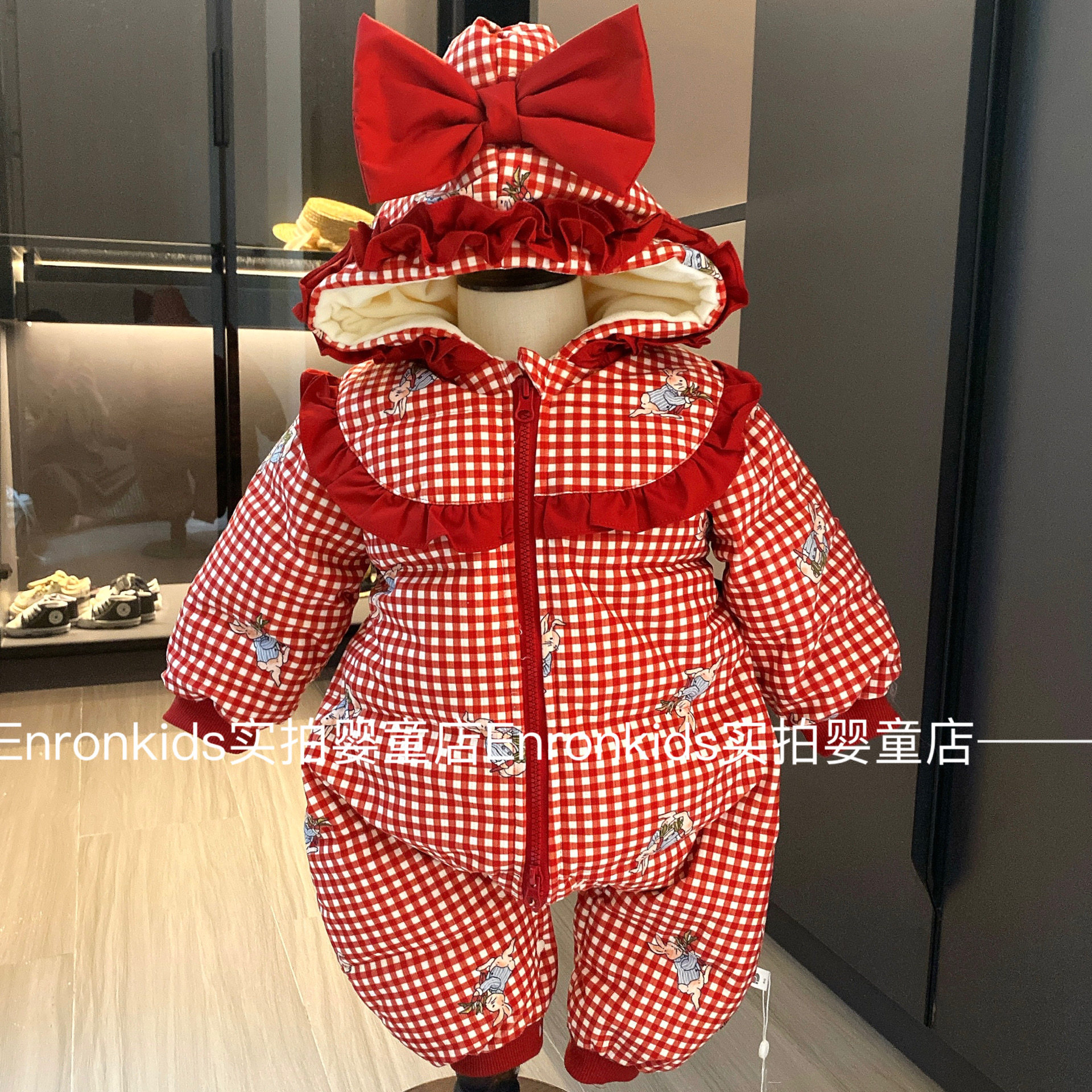 女宝宝红色蝴蝶结冬款连体衣