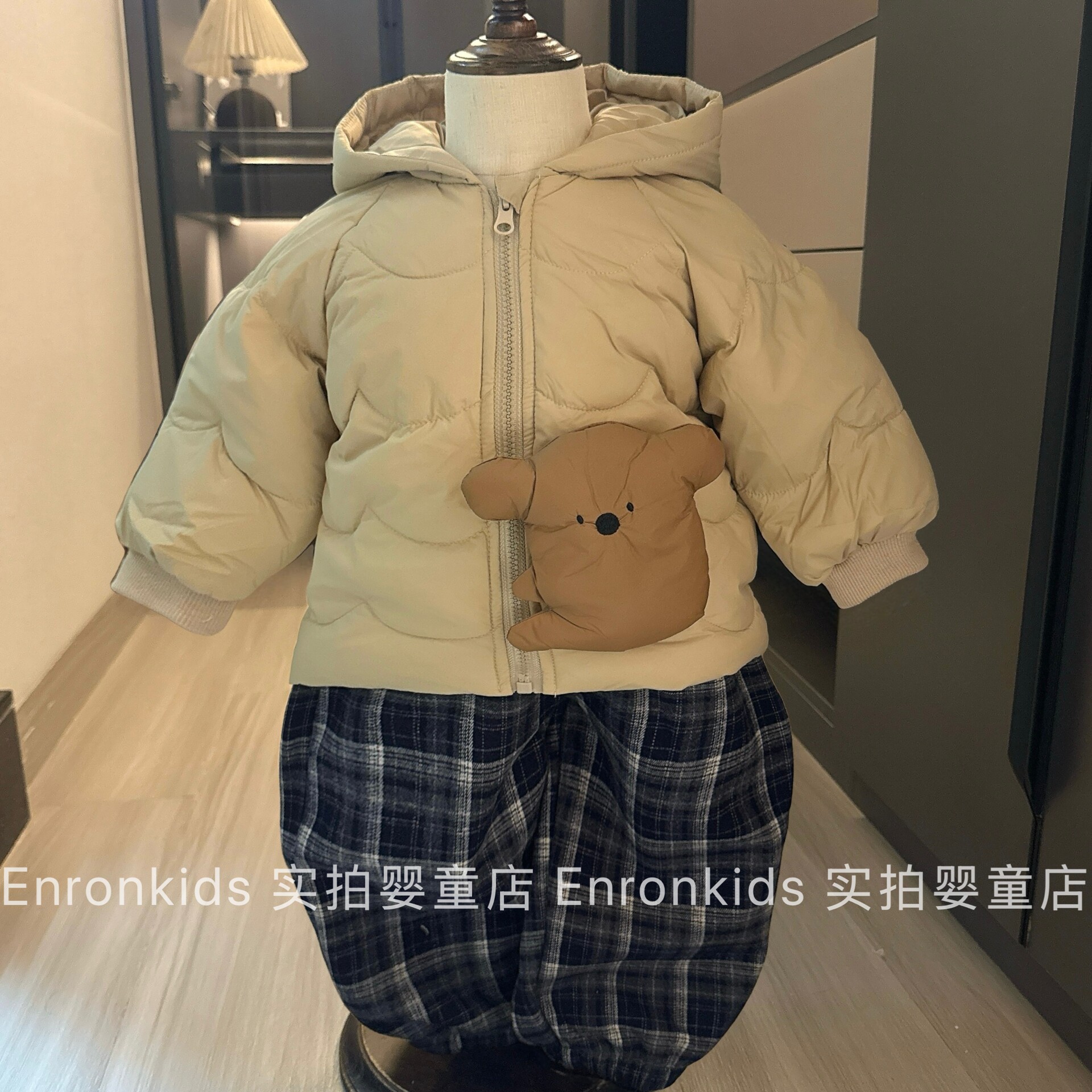 超萌可爱男宝宝秋冬轻薄羽绒外套