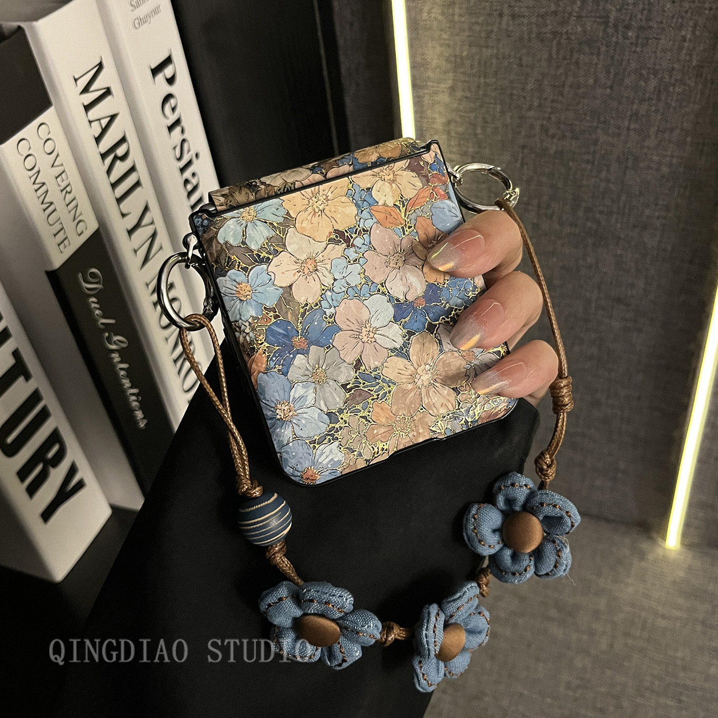 轻调 ins复古风蓝色花朵牛仔花朵手链适用于小米MIX Flip2手机壳全包新款MIX限量版flip折叠屏翻盖防摔保护套,3C数码配件,手机保护套/壳,淘宝优惠券,粉丝福利购,淘宝优惠卷