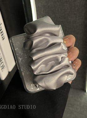 轻调 个性白色贝壳纹银褶皱丝巾腕带适用于荣耀MagicVFlip2手机壳新款Magic折叠屏V FLIP防摔肤感翻盖保护套