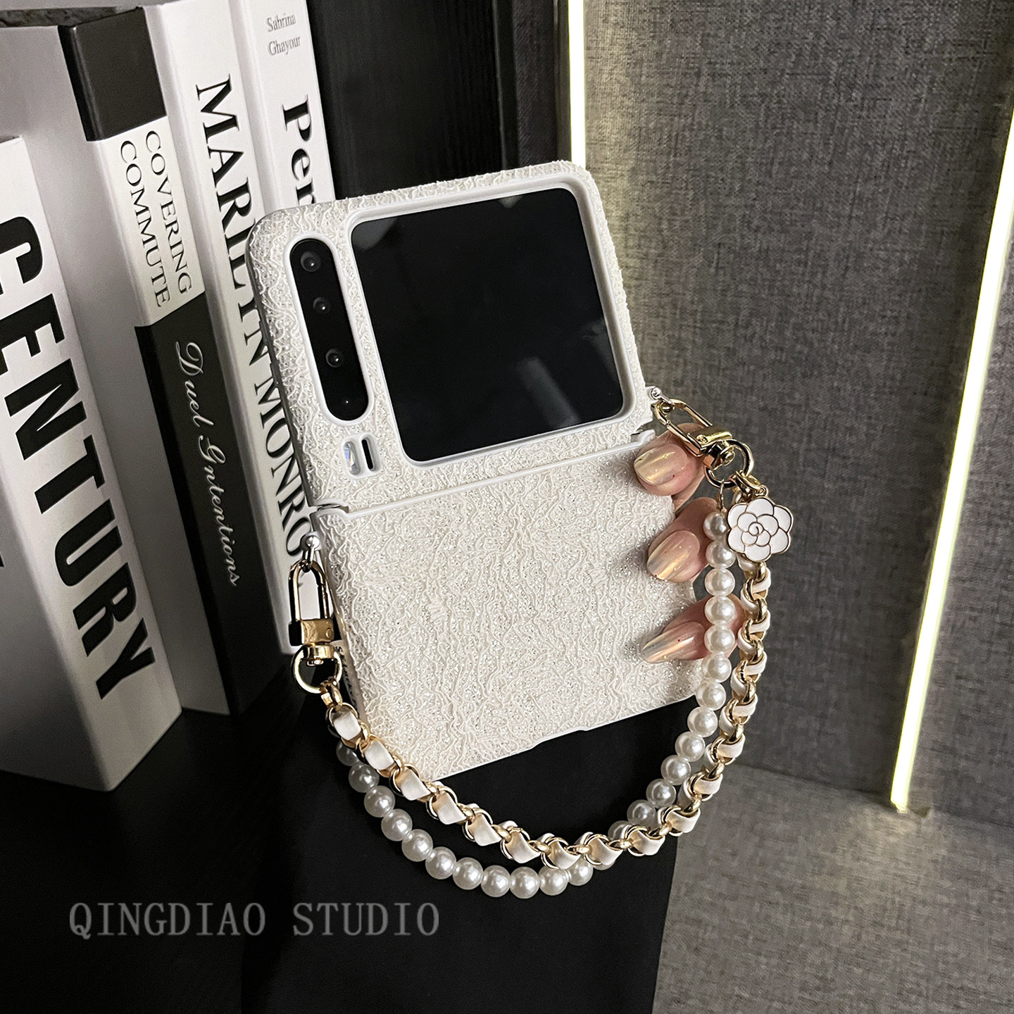 轻调 ins蕾丝细闪白皮质珍珠山茶花手提链适用于华为Pura X手机壳全包新款purax典藏版折叠屏p50宝盒翻盖防摔