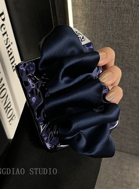 轻调 ins韩系深蓝色电镀褶皱丝巾腕带适用于华为novaflip手机壳全包新款HUAWEI折叠屏NovaFlip翻盖防摔保护套