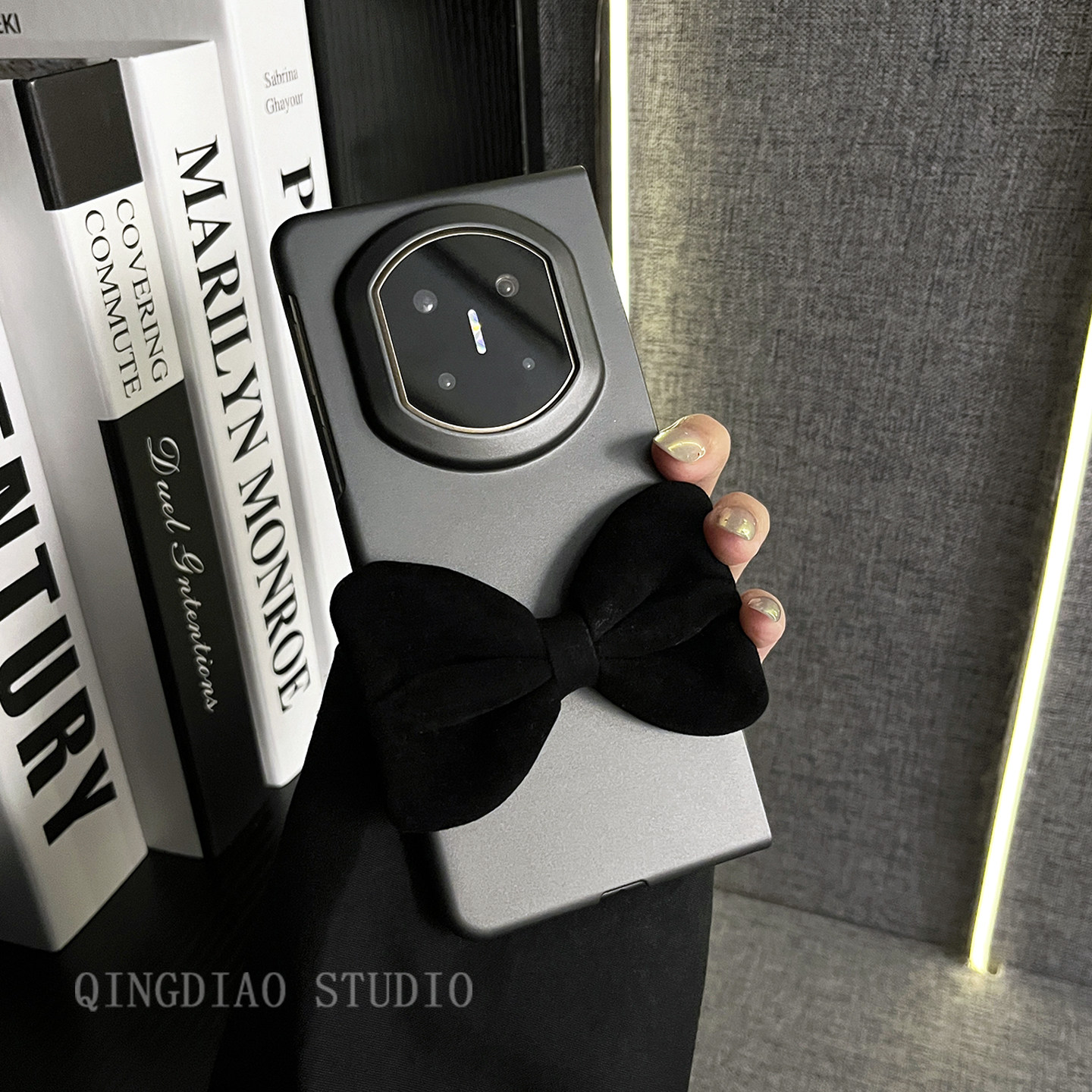 轻调 简约高级烤漆黑色丝绒蝴蝶结适用于华为Mate X7典藏版手