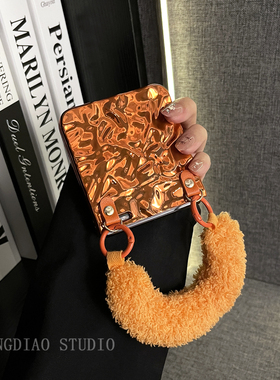 轻调 个性创意电镀褶皱橙色毛茸手提腕带适用于荣耀MagicVFlip2手机壳新款Magic折叠屏V FLIP防摔翻盖保护套