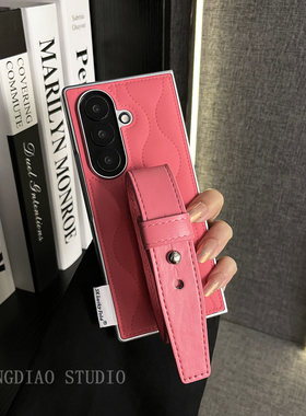 轻调 甜酷风电镀边波浪气垫玫红亮面皮质手腕带适用于三星Galaxy Z Fold7手机壳新款折叠屏翻盖防摔女保护套