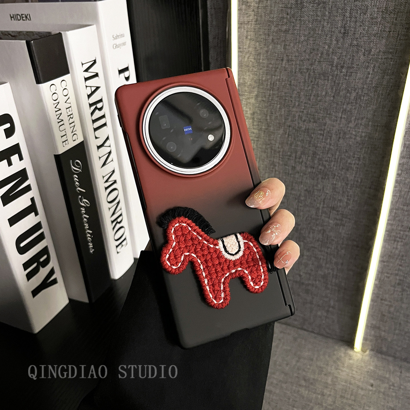 轻调 2026马年肤感黑红渐变针织马适用于vivoxfold5pro手机壳全包新款VIVO折叠屏高级感xfold3翻盖防摔保护套,3C数码配件,手机保护套/壳,淘宝优惠券,粉丝福利购,淘宝优惠卷