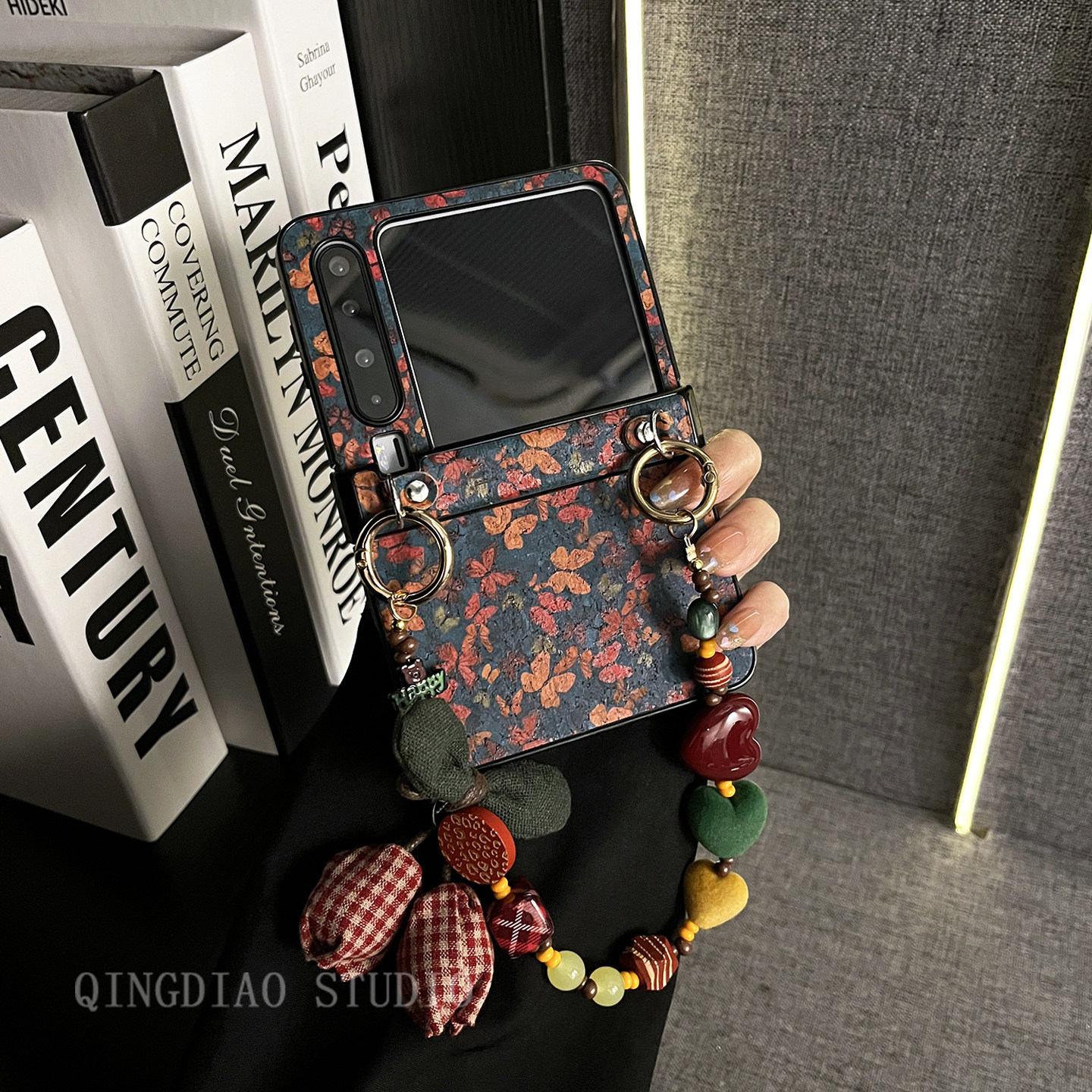 轻调 法式复古木纹绿蝴蝶樱桃串珠手提链适用于华为Pura X手机