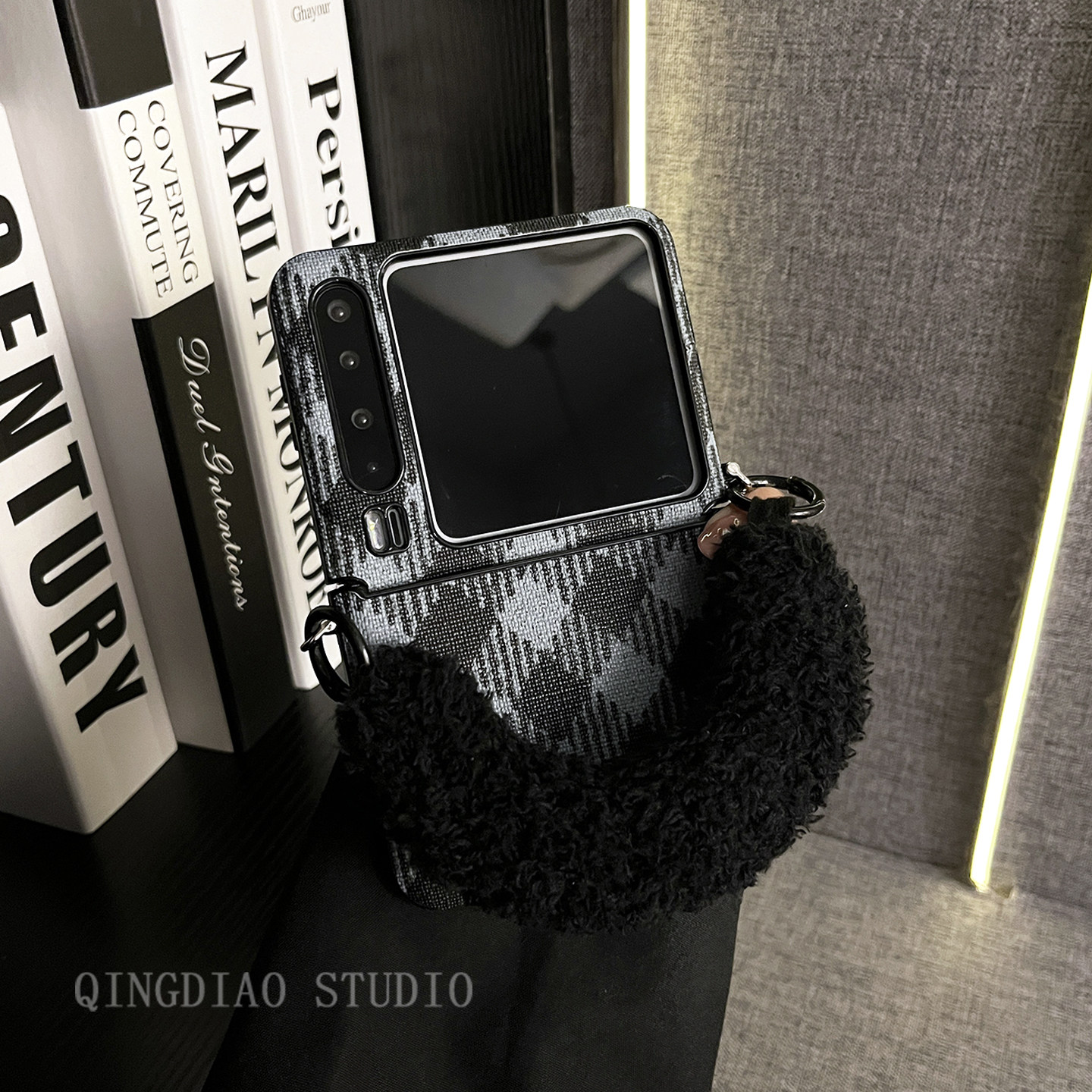 轻调 日常风黑蓝格纹毛茸手提腕带适用于华为Pura X手机壳全包新款purax典藏版折叠屏p50宝盒翻盖防摔保护套,3C数码配件,手机保护套/壳,淘宝优惠券,粉丝福利购,淘宝优惠卷