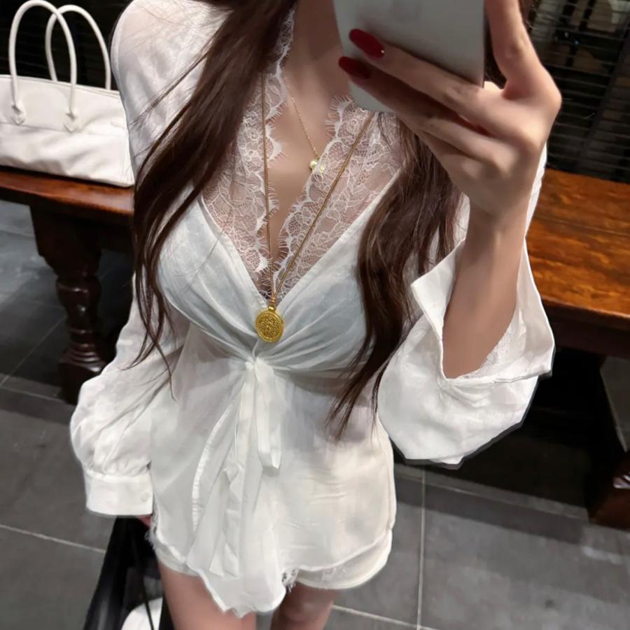 白色V领蕾丝拼接雪纺衫2025春夏设计感辣妹性感显瘦假两件上衣女