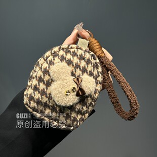 棕色带毛绒手机挂绳包包挂件新款秋冬便携收纳包出门旅行背包挂饰迷你小包零钱口红耳机通用便携挂扣钥匙挂饰