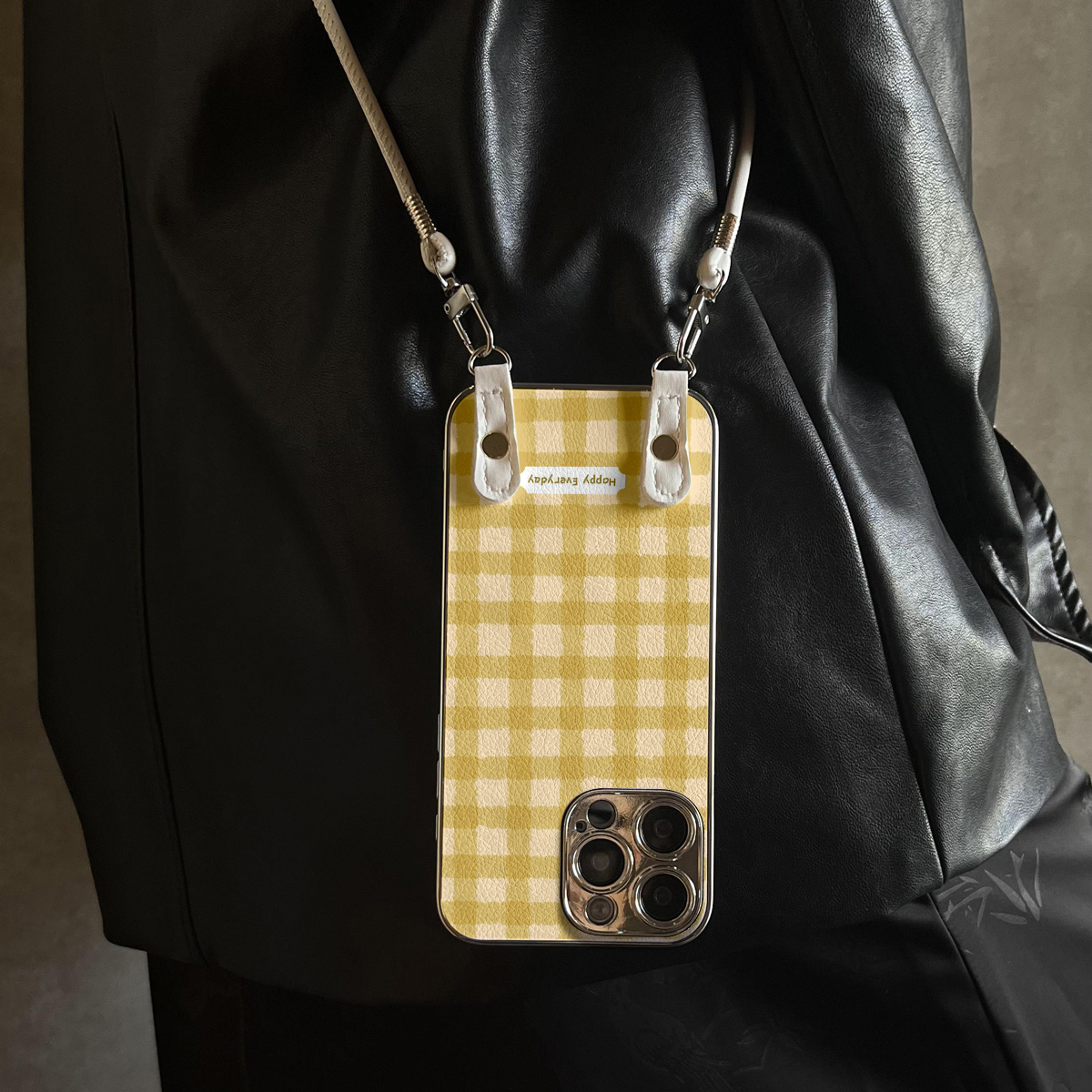 适用于苹果17promax手机壳带挂绳黄格布纹iphone14/16pro套硅胶xs全包防摔斜跨15ultra套网红11新款xr女13PRO