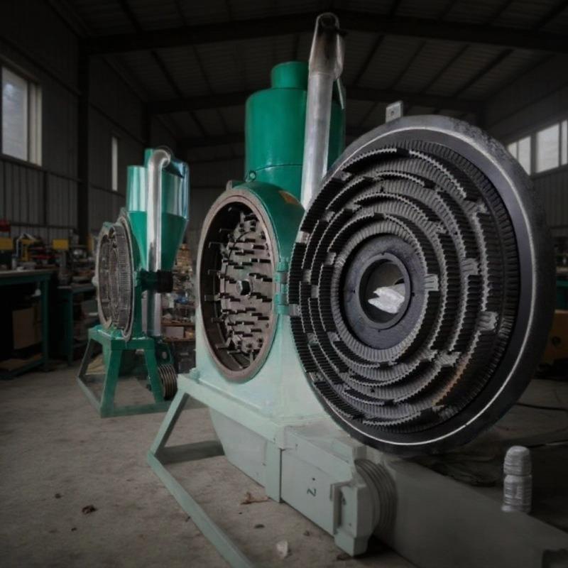 稻壳粉碎机次粉研磨机玉米小麦麦麸打粉设备时产4吨食盐打散机