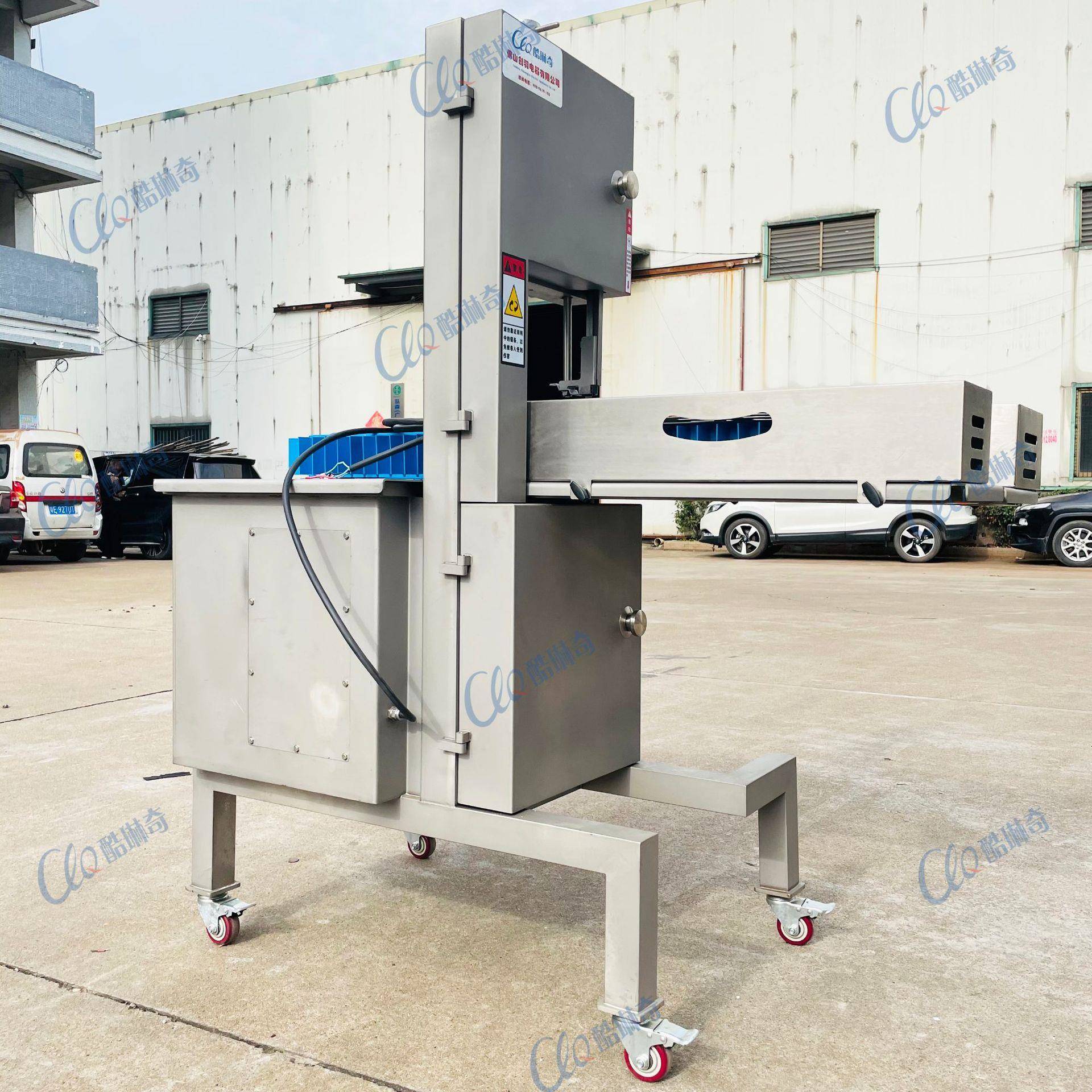 屠宰场猪脚快速切半机羊蹄劈半牛蹄分半机猪蹄分割机猪喉一分为二