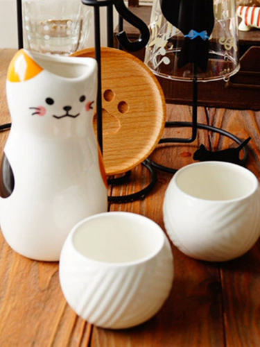 Под коробкой для деревьев ежедневно d день D, оригинальный кот Sanhua Cat японский сак -сакэ для шерстяного шарика винный костюм можно использовать в качестве маленького цветочного устройства