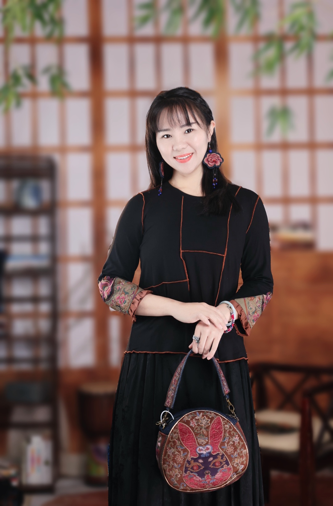 【月影】楚馨设计师原创民族风文艺复古刺绣圆领高弹袖打底T恤衫