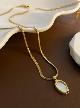 天然贝壳白色铜材质吊坠钛钢扁蛇链时尚小众精致轻奢风女式锁骨链