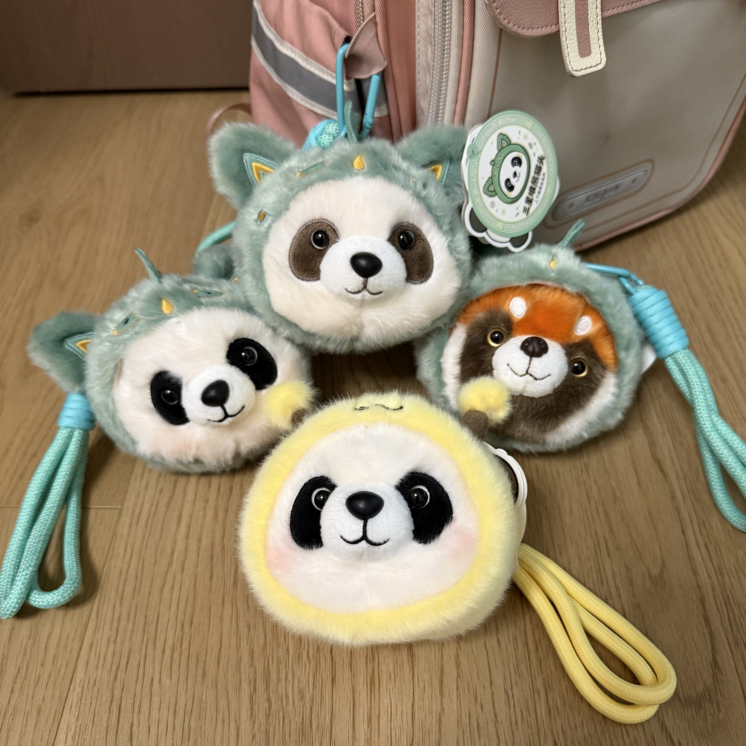 三星堆联名熊猫摇晃发声包包挂件图片