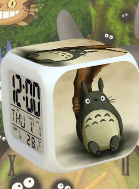 动漫周边龙猫七彩灯光闹钟