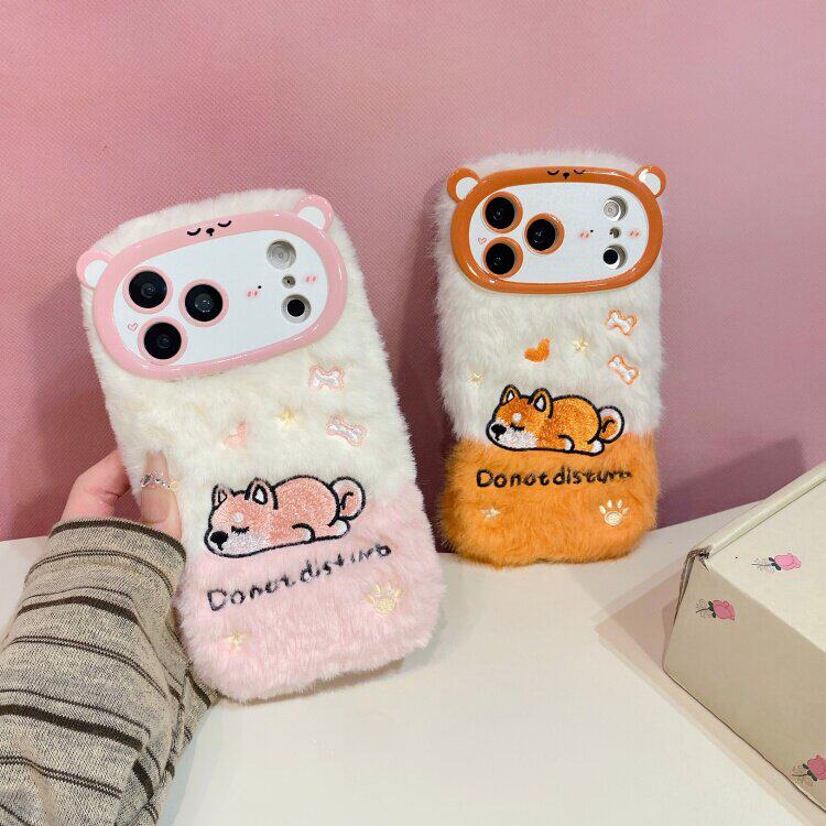 适用毛绒17/18可爱狗iPhone16/13promax刺绣苹果15pro手机壳12/14秋冬款17pro小柯基毛绒绒18promax保护套