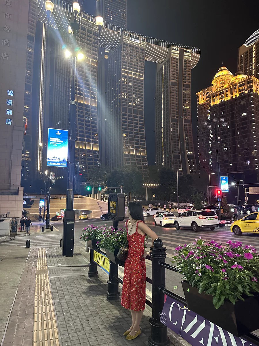 一条绝美红色 贵点点就是不一样 吊带裙钟楚曦同款