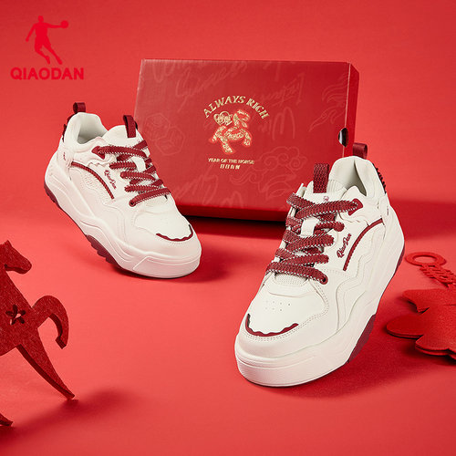 乔丹女款红色本命年运动板鞋