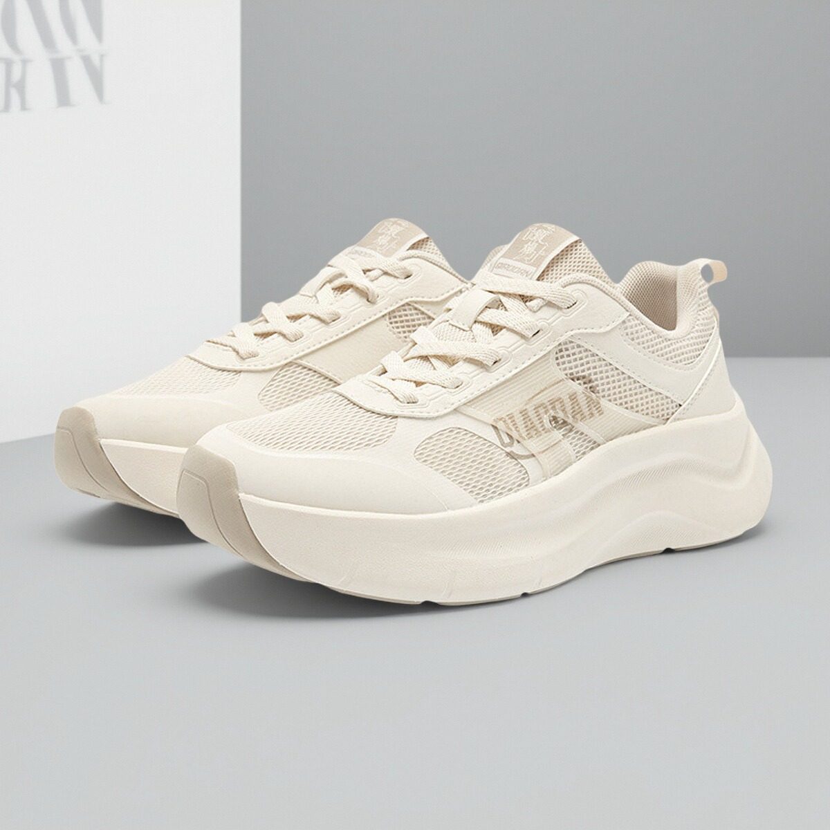 乔丹休闲鞋女2026春季新款软底轻便网面透气运动鞋厚底增高老爹鞋