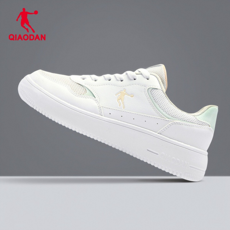 乔丹网面透气休闲百搭小白鞋板鞋