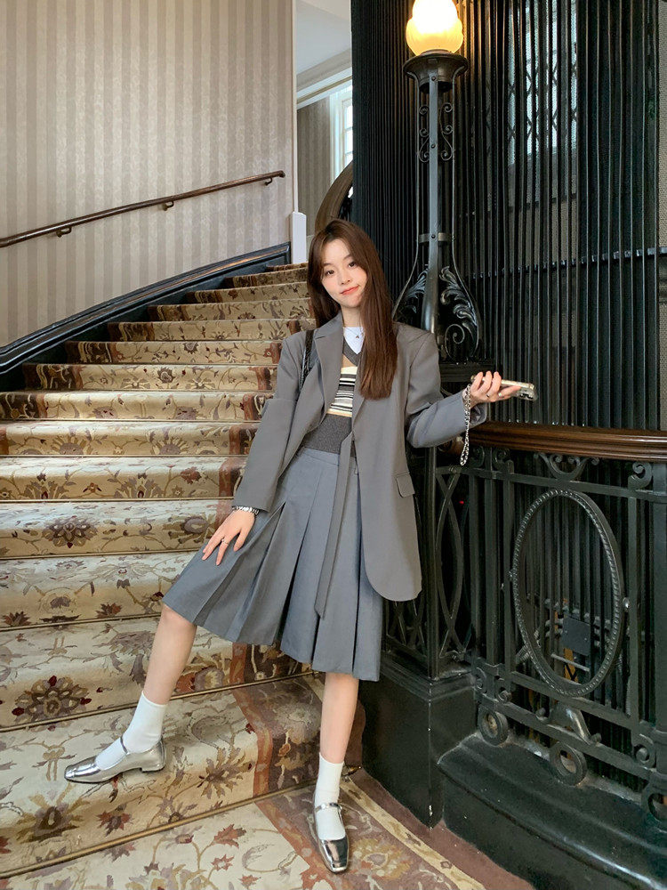 学院风灰色五分半身裙女春秋中长款休闲西装裙高腰宽松A字百褶裙