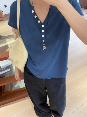 早秋新款轻薄柔软绵羊毛短袖T恤女洋气百搭时尚纽扣v领针织衫上衣