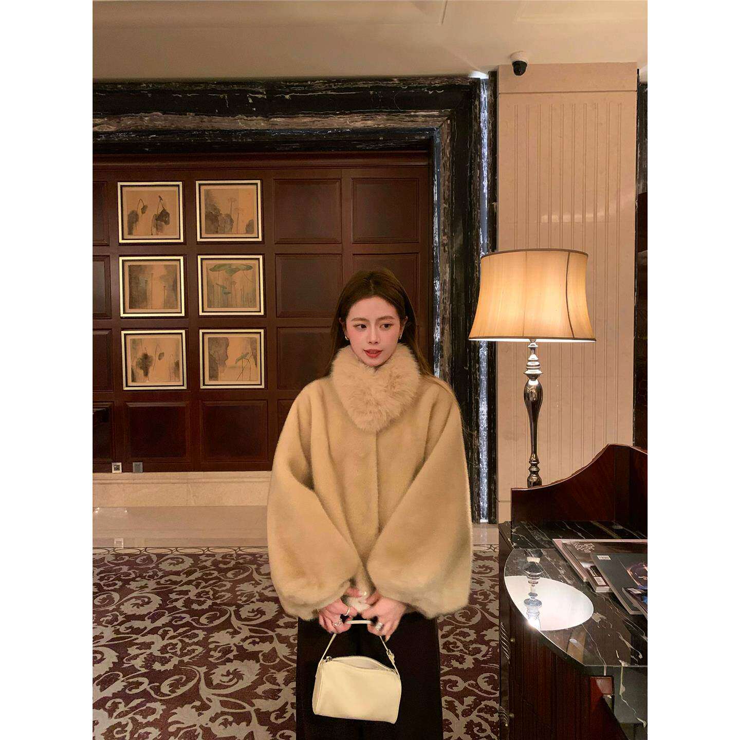 冬天显贵不费力燕麦色千金贵气毛毛大衣女宽松短款水貂皮草外套