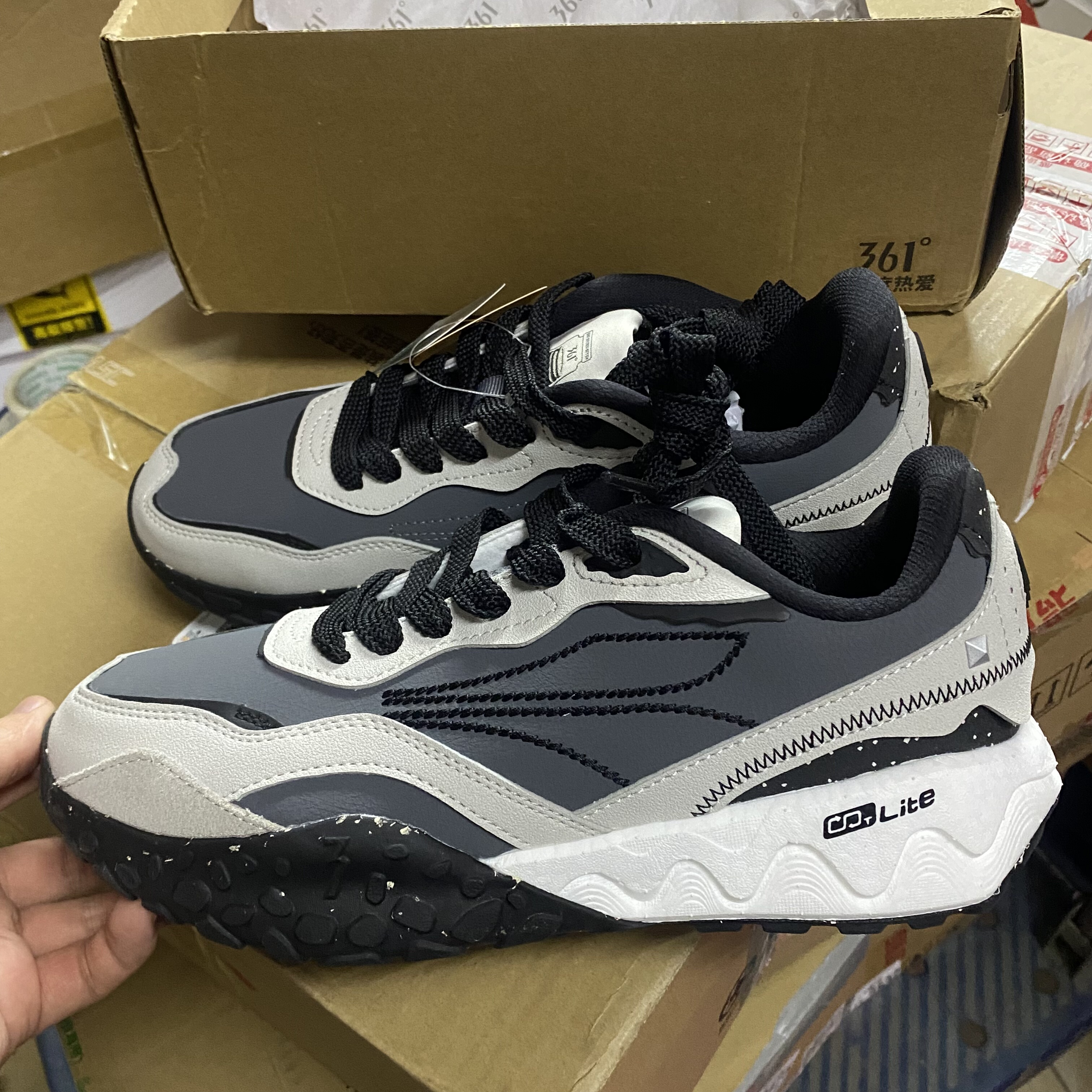 361° 酥饼2  舒适休闲低帮跑步鞋682446763烟灰/浮石色广东CZJ仓