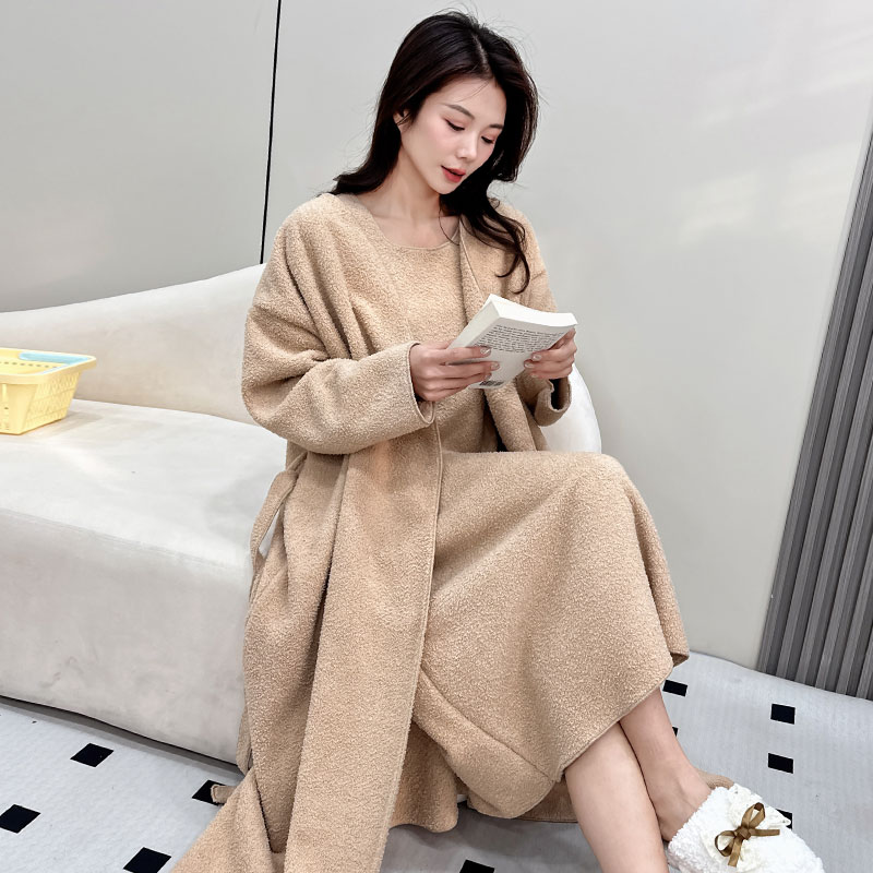 雅芷欣秀女珊瑚绒200斤睡袍大码