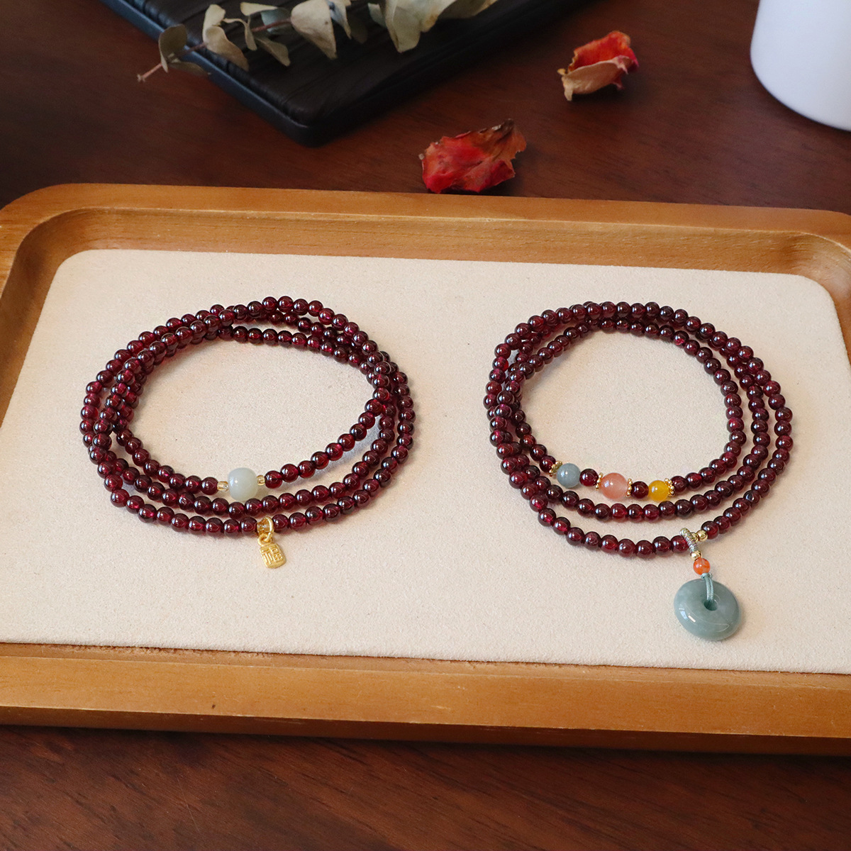 进口高级感天然水晶酒红石榴石三圈手串翡翠平安扣吊坠礼物女手链