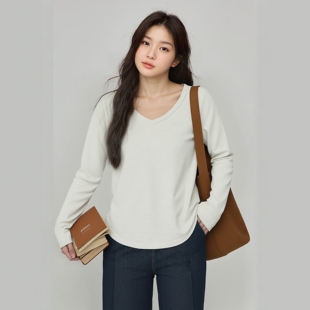 大码胖mm巨好看女装上衣春装新款V领正肩宽松遮肚显瘦纯棉打底T恤