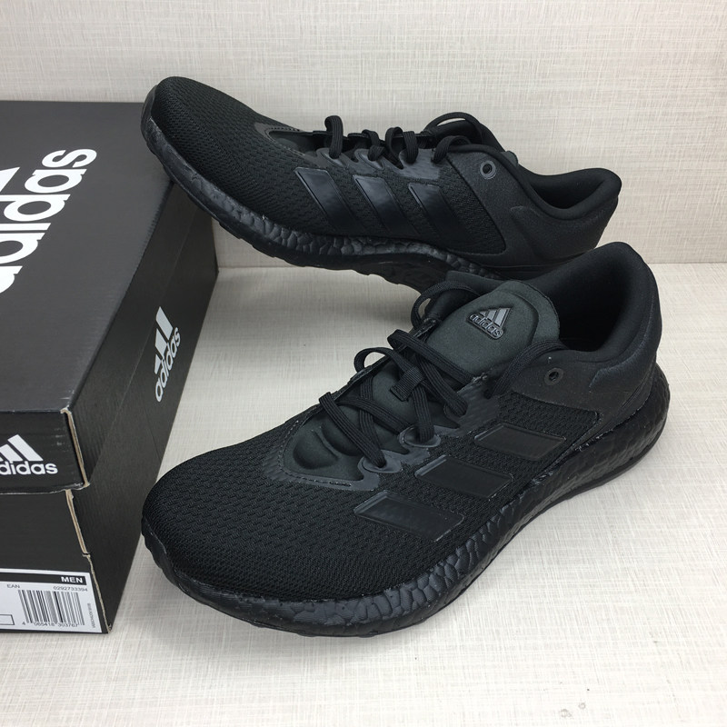 阿迪达斯透气减震运动跑步鞋