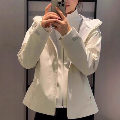 白色连帽冲锋衣外套女装