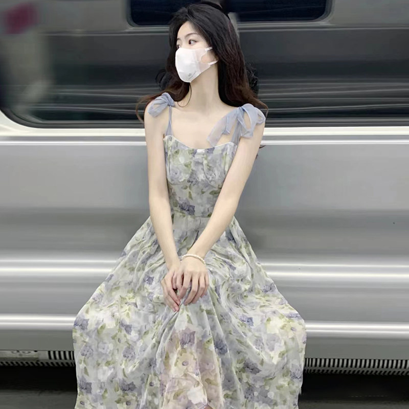 清新养眼 浪漫灵动 茶歇法式小众吊带连衣裙仙气森系收腰碎花长裙