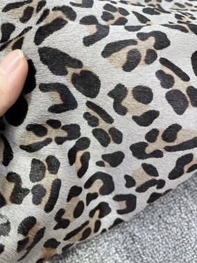 H308厚度1.2mm进口头层灰色豹纹马毛皮毛一体 手感适中15平方英尺