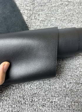 H184进口头层黑色软牛皮厚度1.4mm手感微软25平方英尺*7皮面有洞