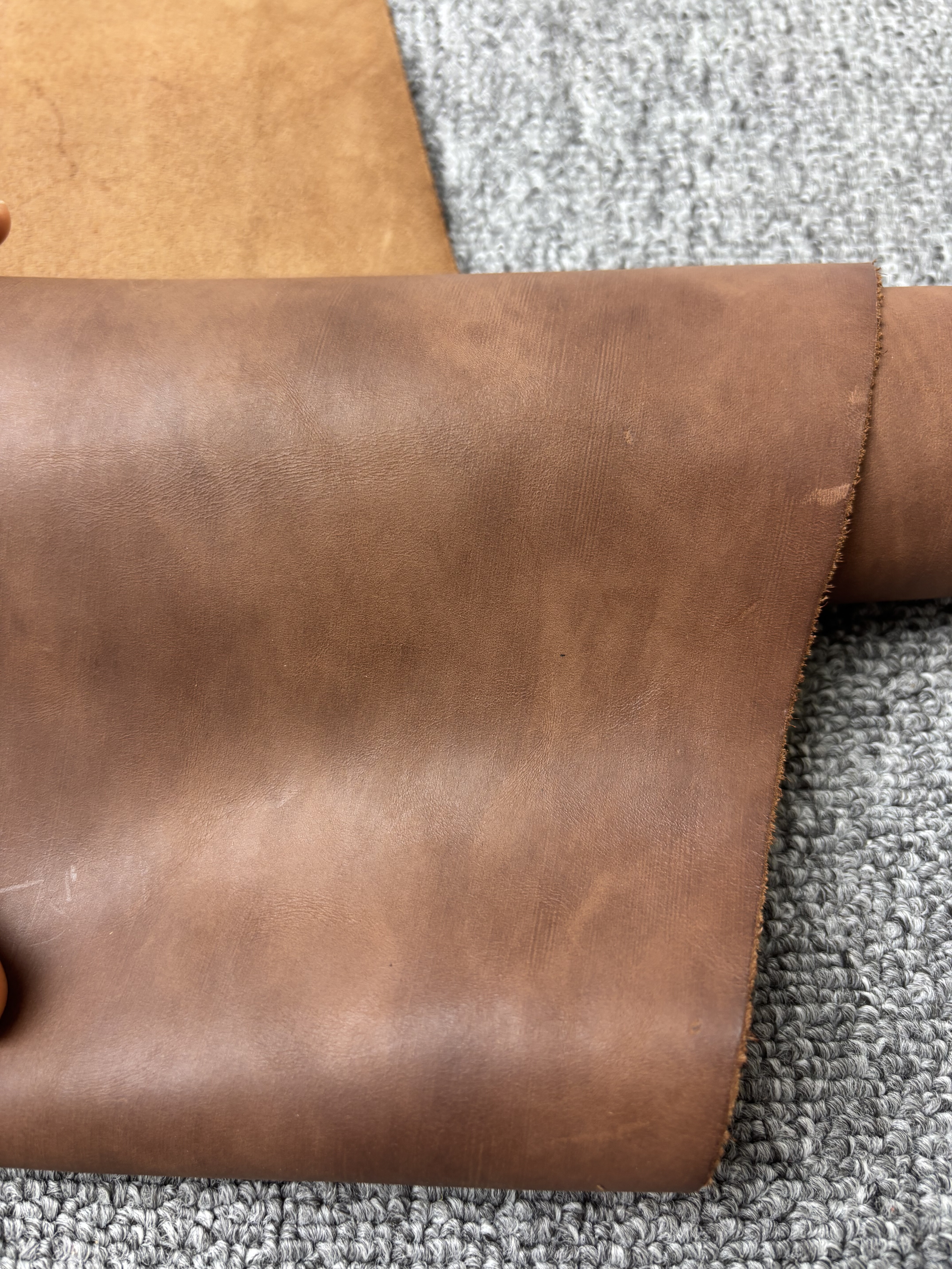 S188进口头层复古棕色双色植鞣油蜡牛皮厚度1mm手感微挺